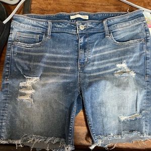 Size 34 Daytrip by Buckle shorts